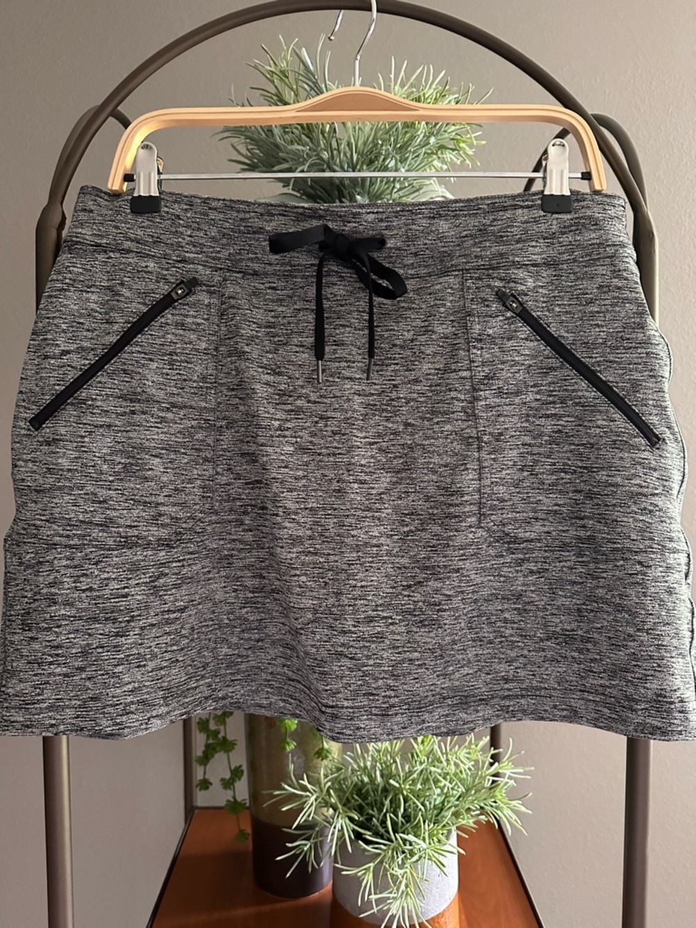 tek gear Gray Drawstring Athletic Mini Skirt with Zipper Pockets